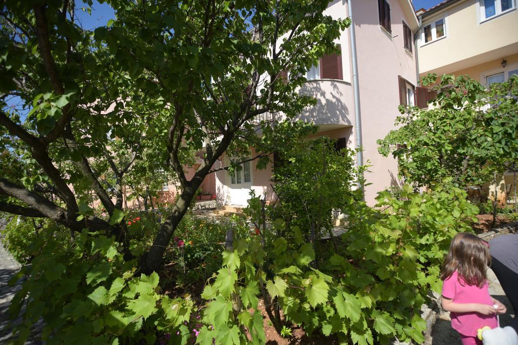 Apartments Vitkovic Cres Exterior photo