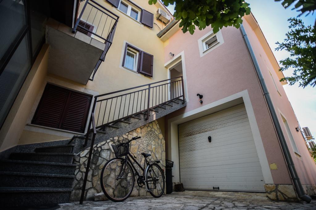 Apartments Vitkovic Cres Exterior photo